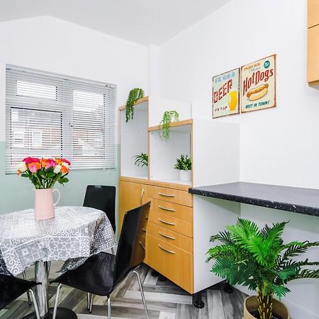 Harley House - Spacious Home With Free Netflix & Parking By Rocketbnb Coventry Exteriör bild